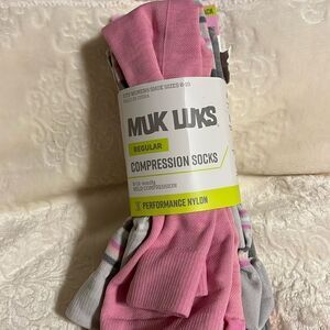 MUK LUKS REGULAR COMPRESSION SOCKS 3 PACK